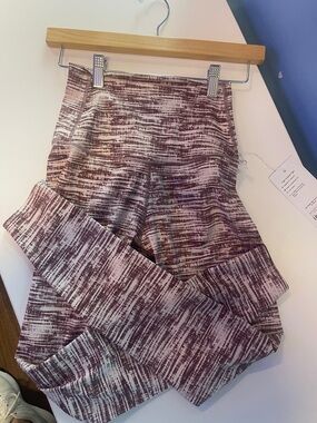NWT TAVI high waisted 7/8 Tights small